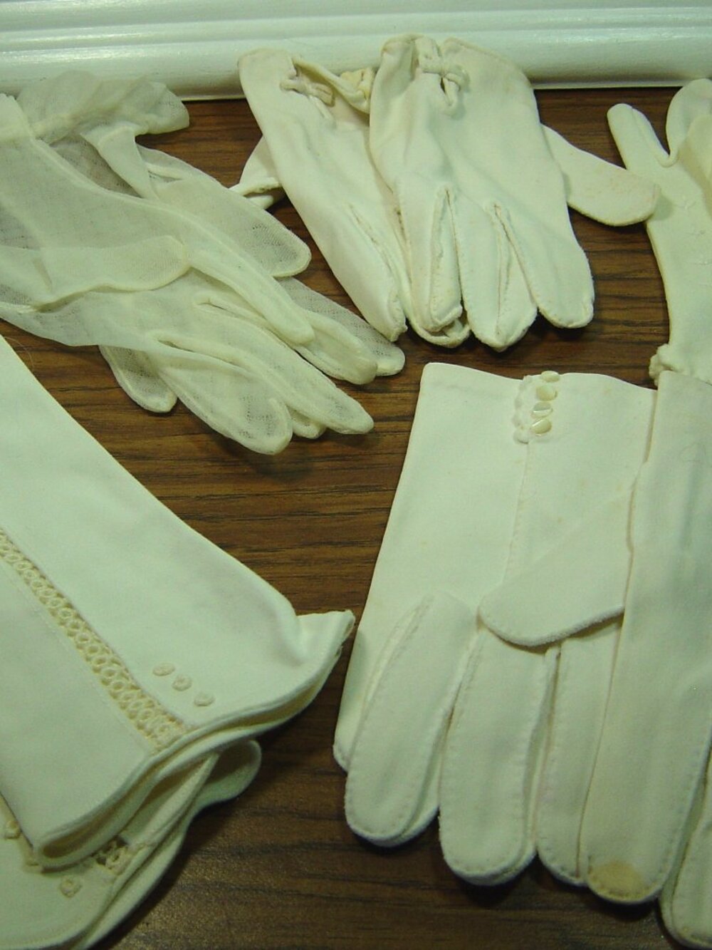 Lot of 5 pairs of women's vintage ivory dress gloves-various styles